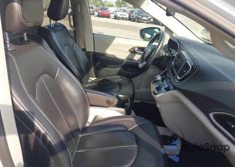 2020 Chrysler Voyager Lxi z USA, uszkodzony, nr VIN 2C4RC1DG5LR157156